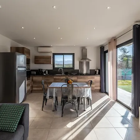 بيت للعطل Proche Ajaccio, Magnifique Avec Piscine Privee 8 Personnes *