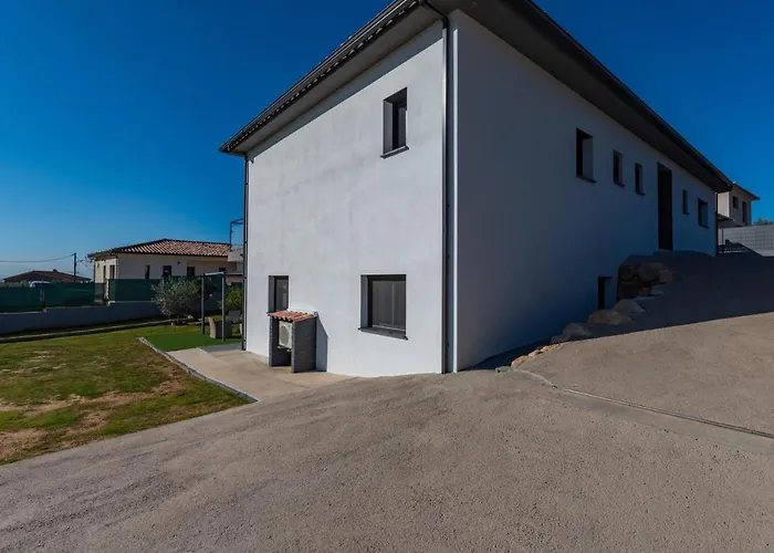 Holiday home Proche Ajaccio, Magnifique Avec Piscine Privee 8 Personnes *