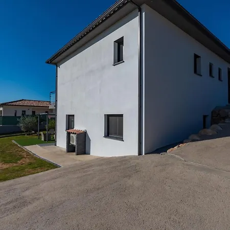 Casa de Férias Proche Ajaccio, Magnifique Avec Piscine Privee 8 Personnes *