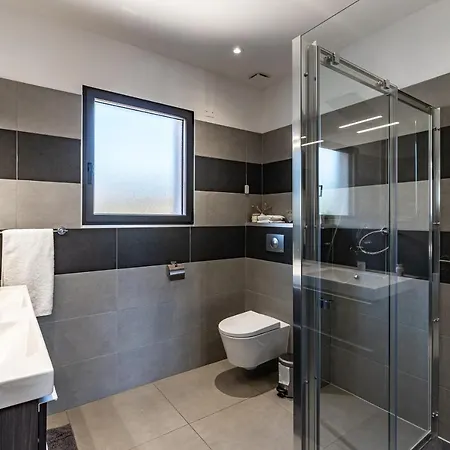 Proche Ajaccio, Magnifique Avec Piscine Privee 8 Personnes *