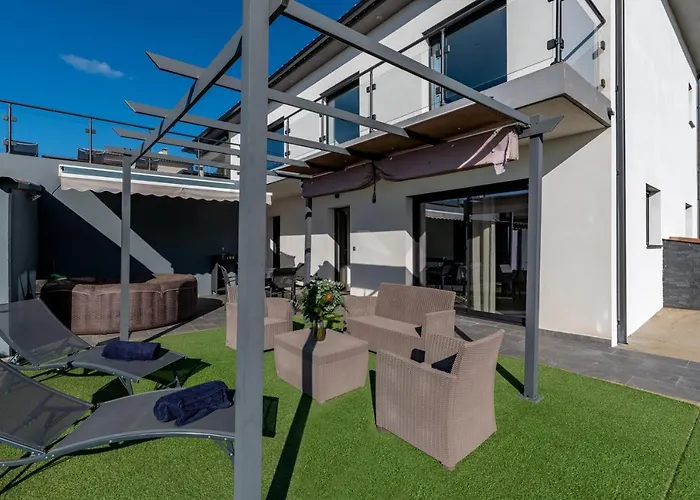 Proche Ajaccio, Magnifique Avec Piscine Privee 8 Personnes Ferienhaus