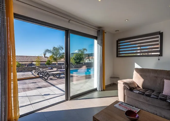 Proche Ajaccio, Magnifique Avec Piscine Privee 8 Personnes