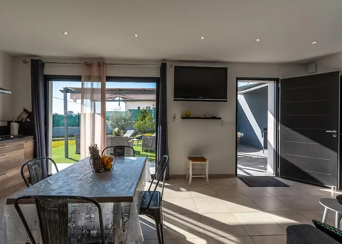 Proche Ajaccio, Magnifique Avec Piscine Privee 8 Personnes Afa