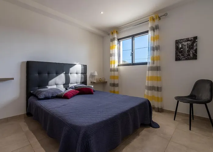 度假居 Proche Ajaccio, Magnifique Avec Piscine Privee 8 Personnes