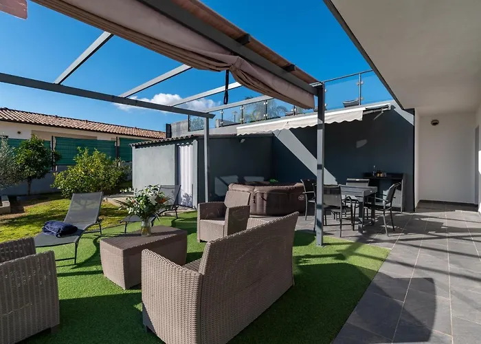 Proche Ajaccio, Magnifique Avec Piscine Privee 8 Personnes *