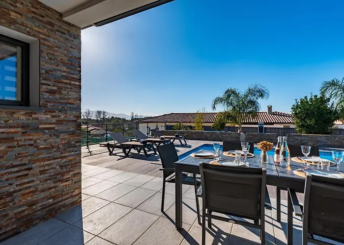 Proche Ajaccio, Magnifique Avec Piscine Privee 8 Personnes * Afa