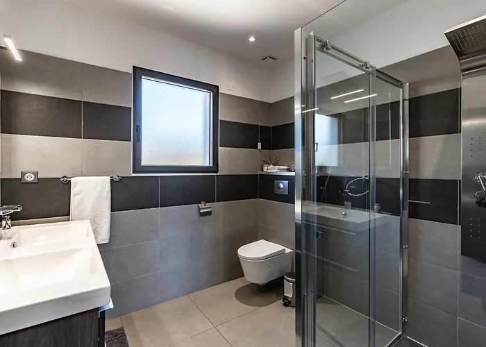 Proche Ajaccio, Magnifique Avec Piscine Privee 8 Personnes *